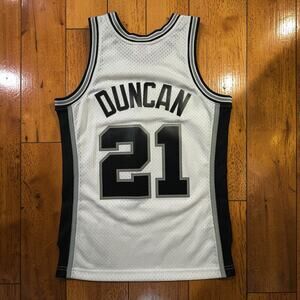 Mitchell & Ness Tim Duncan #21 NBA San Antonio Spurs Away White Jersey Women’s S